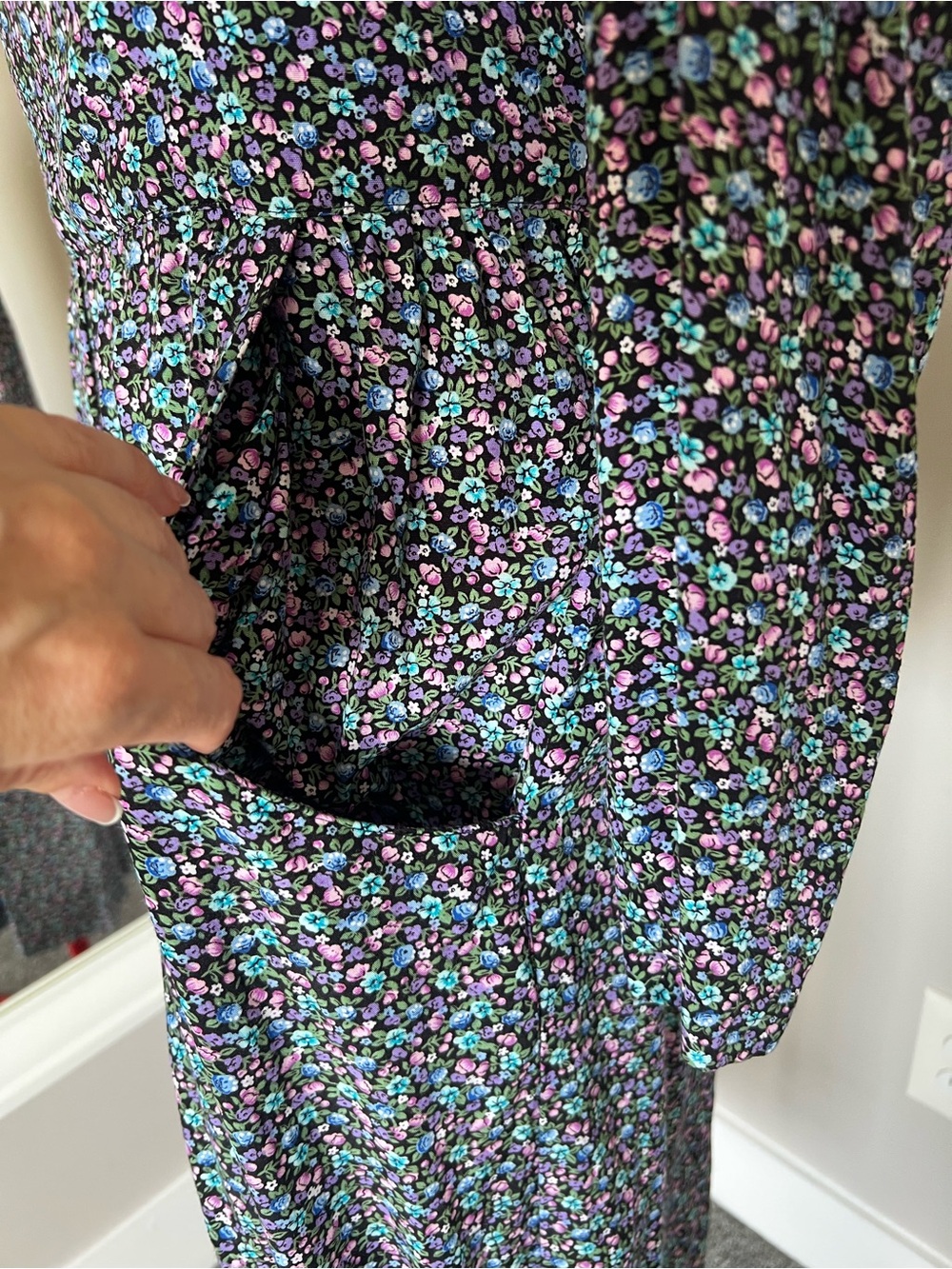 Vintage-Inspired Floral Midi Dress in Black and Multicolor - Picture 10 of 12